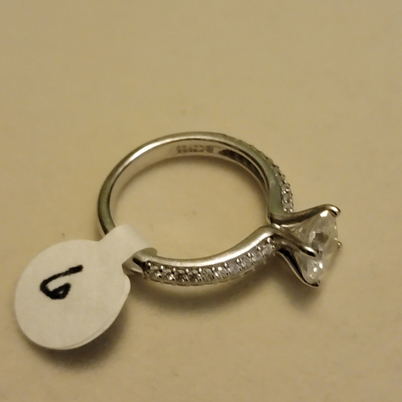 Beautiful sterling silver 925 CZ size 6 - Picture 3 of 3
